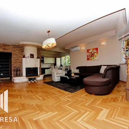 Sani Villa SJJ